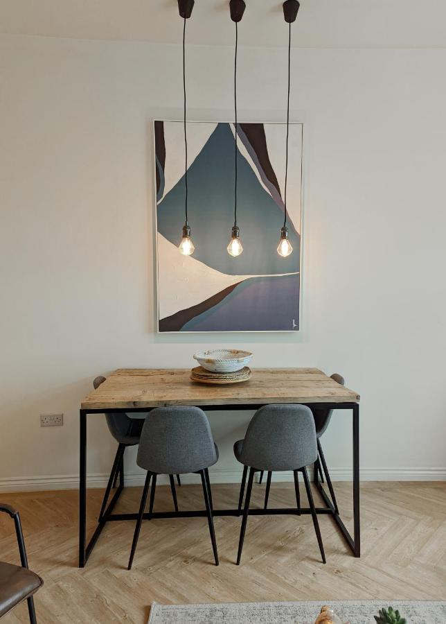 Spacious, Mid-Century 1 Bedroom Apartment Quedgeley Zewnętrze zdjęcie