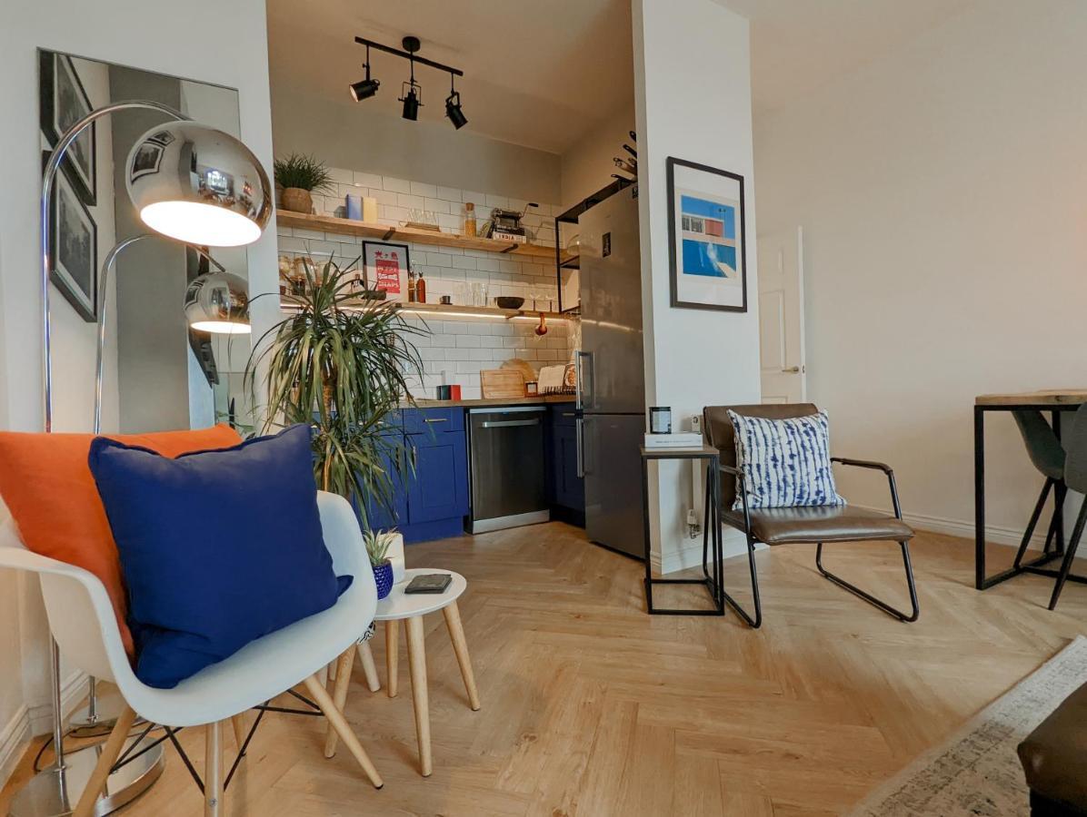 Spacious, Mid-Century 1 Bedroom Apartment Quedgeley Zewnętrze zdjęcie