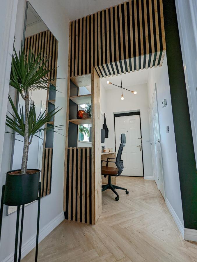 Spacious, Mid-Century 1 Bedroom Apartment Quedgeley Zewnętrze zdjęcie